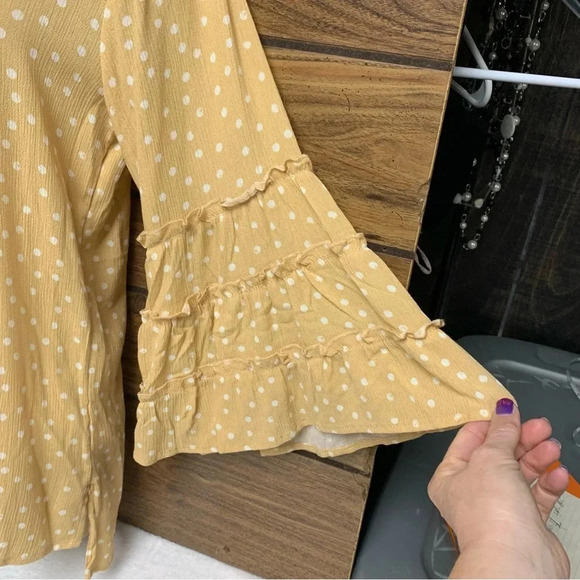 Maurice’s yellow/white dotted bell sleeve top size XS NWT - Picture 2 of 9